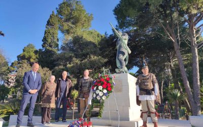 Delegacija Grada Raba je polaganjem vijenaca i paljenjem svijeća obilježila 80. obljetnicu Dana oslobođenja Raba