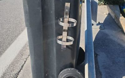 Djelatnici Dundova d.o.o. započeli s montažom inox nosača za boce s otpadnim jestivim uljem